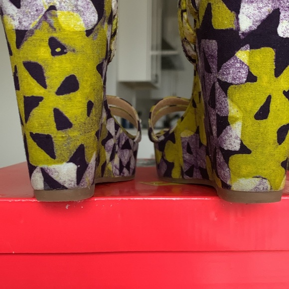 BC, I Got It Della Print, Della Green Print. Size 9. - Picture 5 of 10